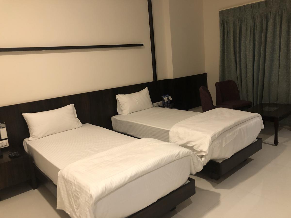 Kyriad Hotel Vijayapura By Othpl Bijapur  Luaran gambar