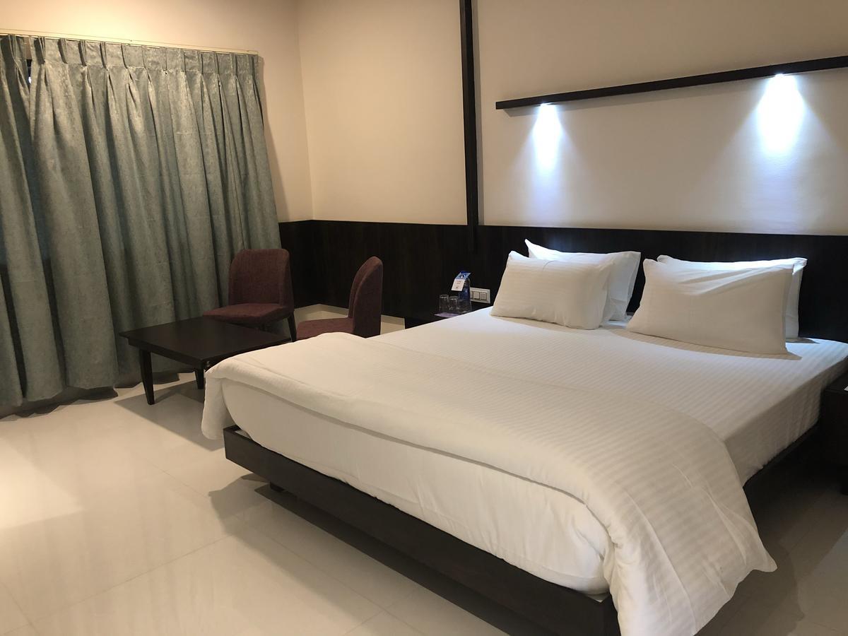 Kyriad Hotel Vijayapura By Othpl Bijapur  Luaran gambar
