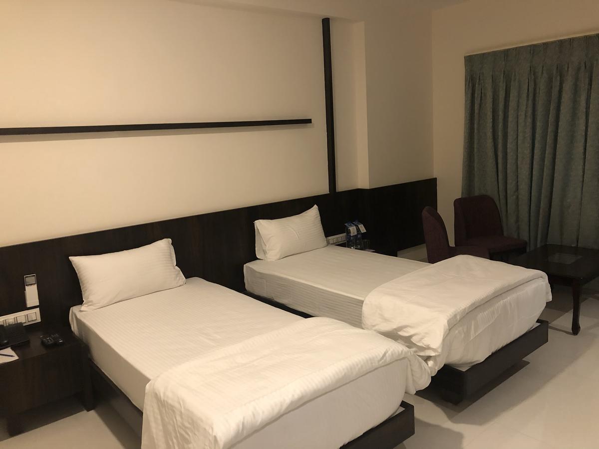 Kyriad Hotel Vijayapura By Othpl Bijapur  Luaran gambar